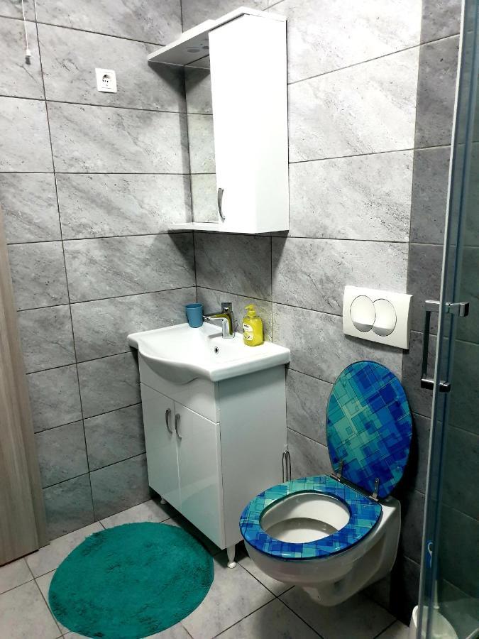 Apartment Mon Cheri-located In A Quiet Neighbourhood Near Beaches Free Parking
