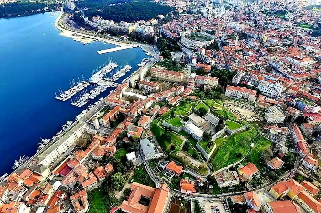 Mon Cheri-located In A Quiet Neighbourhood Near Beaches Free Parking Apartment Pula